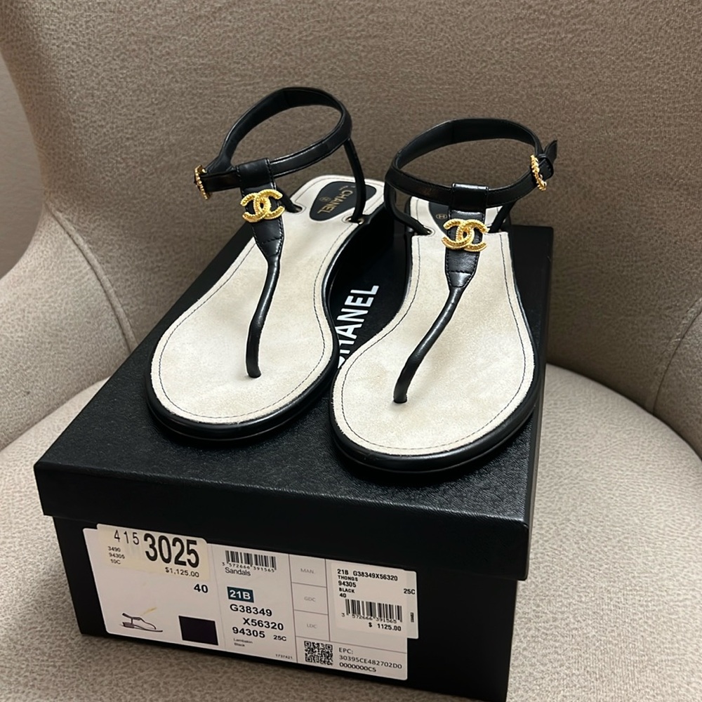 CHANEL Lambskin Metal CC Thong Sandals size 40